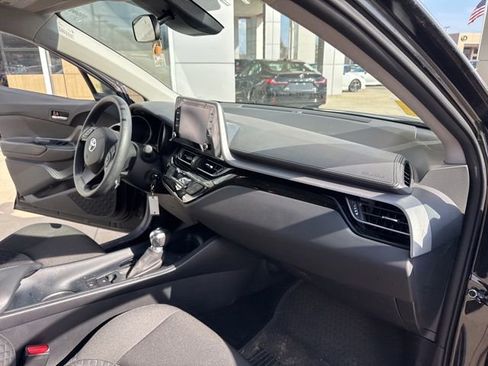 Used 2021 Toyota C-HR LE image 33