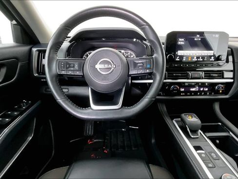 Used 2024 Nissan Pathfinder SL w/ Black Appearance Package AWD/4WD image 6