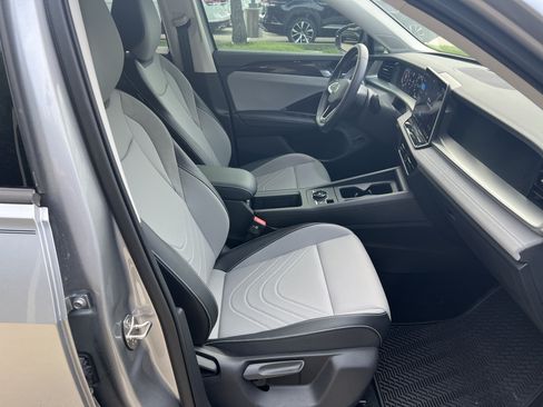 Used 2026 Volkswagen Tiguan SE FWD image 46