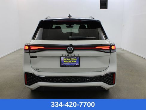 New 2026 Volkswagen Tiguan SE R-Line image 3