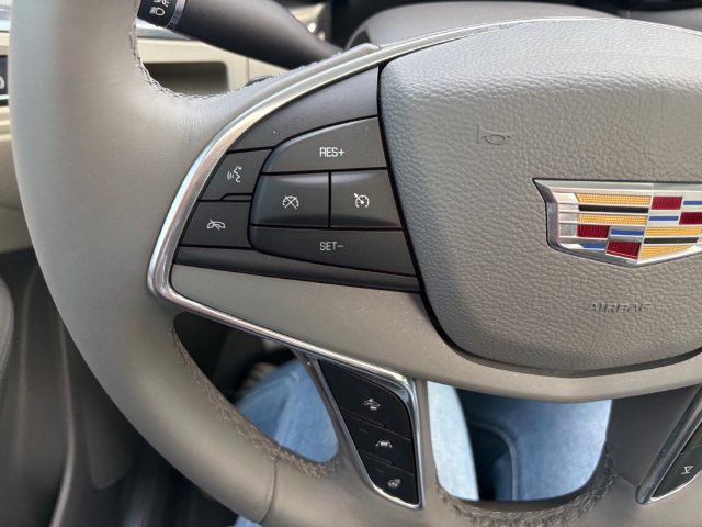 Used 2017 Cadillac XT5 Luxury w/ Driver Awareness Package FWD image 17