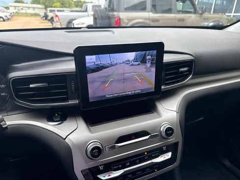 Used 2020 Ford Explorer XLT w/ Equipment Group 202A AWD/4WD image 10