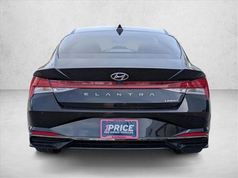 Used 2022 Hyundai Elantra Limited w/ Cargo Package FWD image 7
