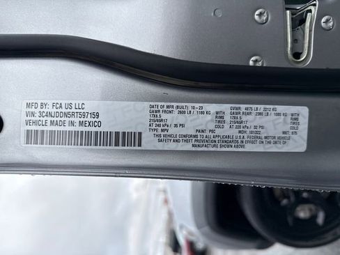 Used 2024 Jeep Compass Trailhawk image 17