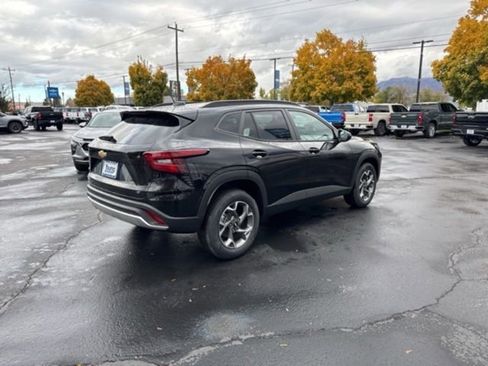 New 2026 Chevrolet Trax LT w/ Driver Confidence Package image 7