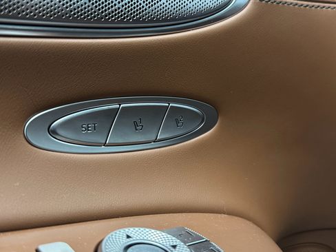 Used 2022 Genesis GV70 2.5T w/ Advanced Package image 19