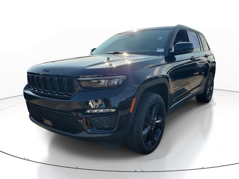 Used 2024 Jeep Grand Cherokee Limited w/ Black Appearance Package RWD image 3