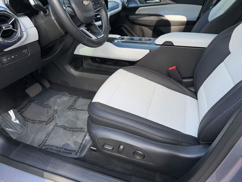 Used 2025 Chevrolet Equinox EV LT image 15