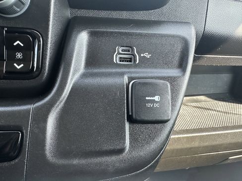 Used 2025 RAM ProMaster 3500 w/ Convenience Group FWD image 27