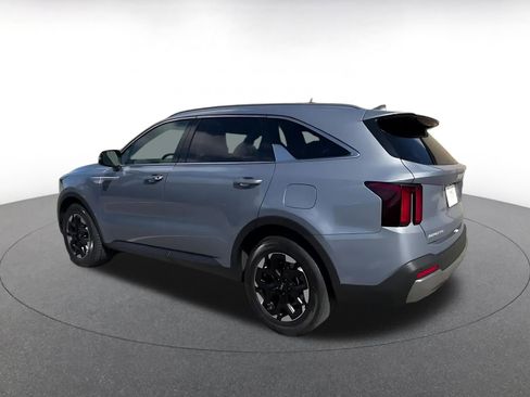 Used 2024 Kia Sorento S image 10