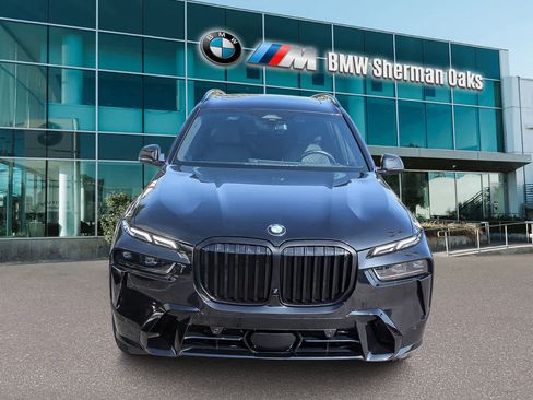 Used 2024 BMW X7 xDrive40i w/ M Sport Package image 2