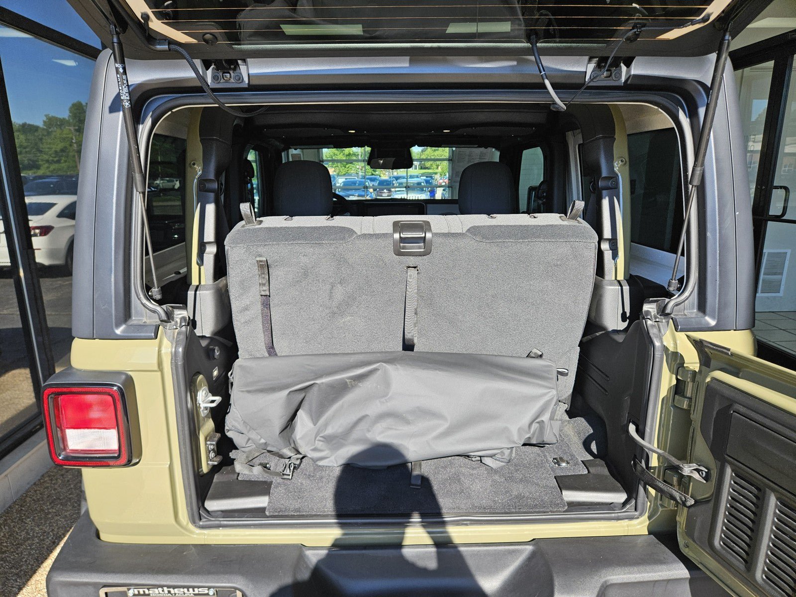 Used 2026 Jeep Wrangler Sport AWD/4WD image 10