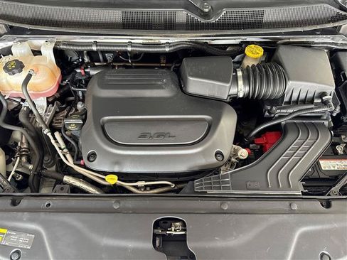 Used 2023 Chrysler Pacifica Limited FWD image 23