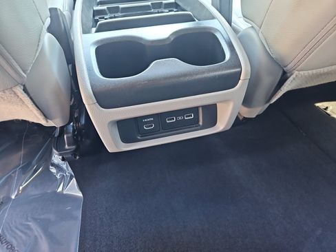 Used 2024 Honda Odyssey Touring image 16