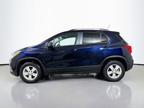 Used 2022 Chevrolet Trax LT w/ LT Convenience Package image 4