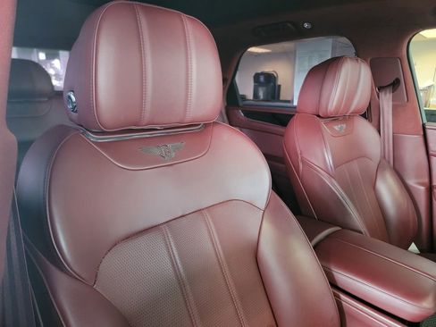 Used 2020 Bentley Bentayga image 23
