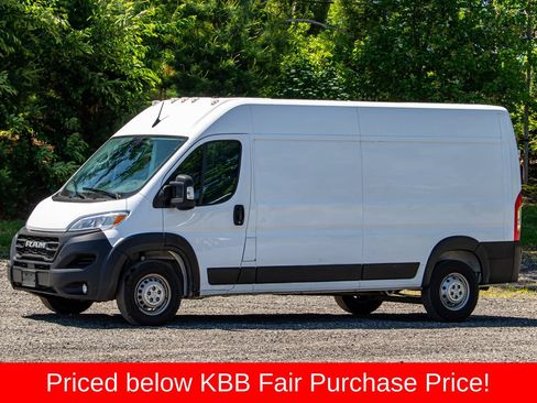 Used 2024 RAM ProMaster 2500 w/ Convenience Group FWD image 3