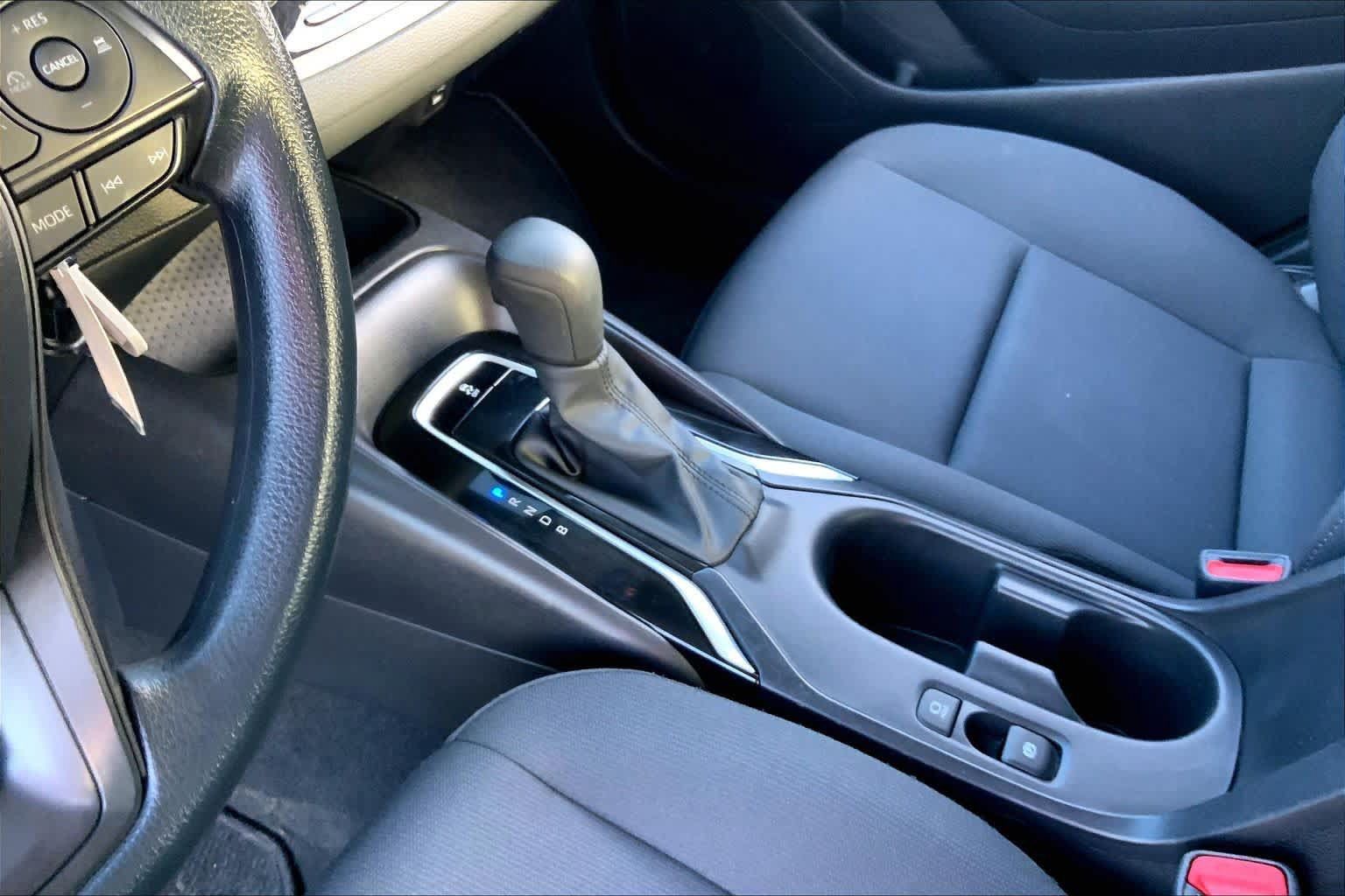 Used 2025 Toyota Corolla LE FWD image 16