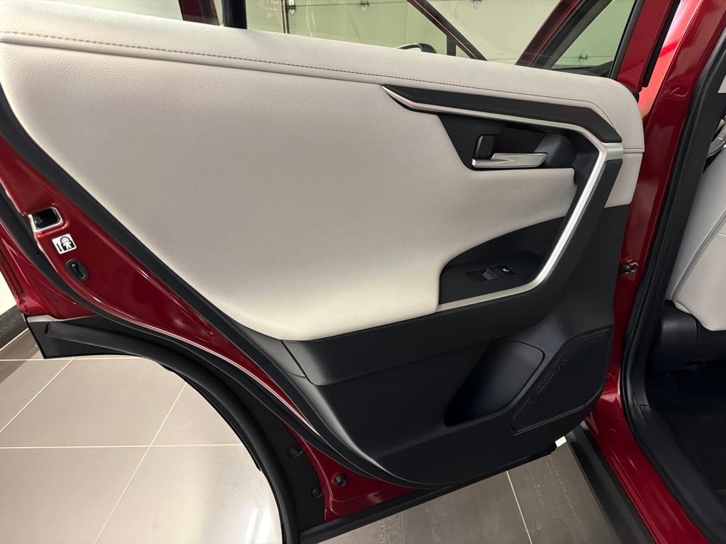 Used 2019 Toyota RAV4 Limited w/ Cold Weather Package AWD/4WD image 37