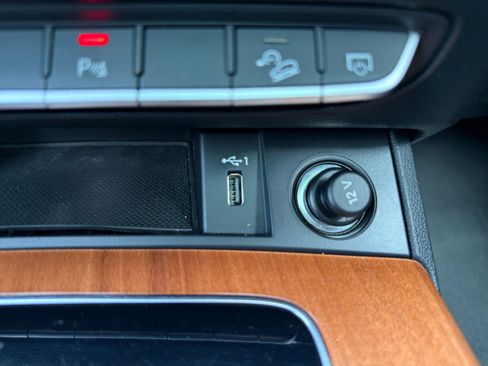 Used 2021 Audi Q5 Premium w/ Convenience Package image 31