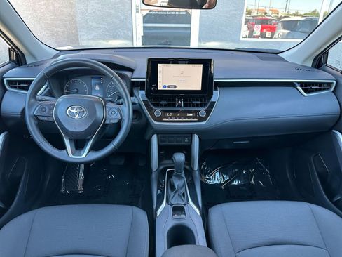 Used 2025 Toyota Corolla Cross LE image 32