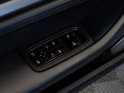 Used 2020 Porsche Taycan Turbo S image 19