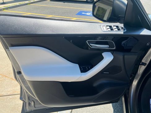 Used 2018 Jaguar F-PACE Prestige AWD/4WD image 18