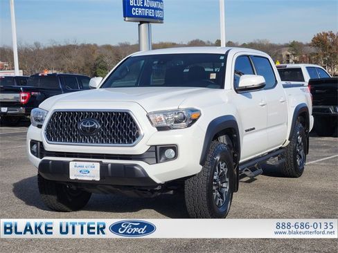 Used 2018 Toyota Tacoma TRD Off-Road image 3
