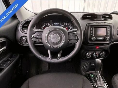 Used 2017 Jeep Renegade Altitude FWD image 5