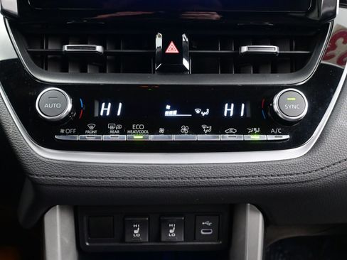 Used 2023 Toyota Corolla Cross XSE w/ Convenience Package image 21