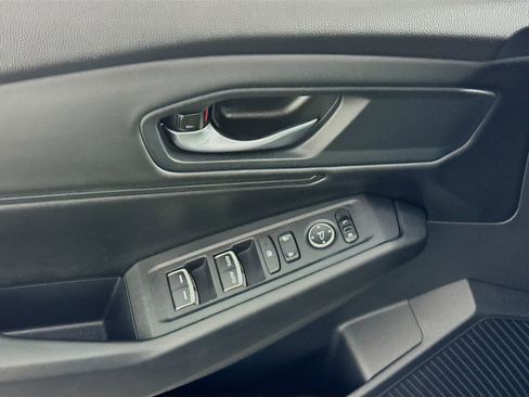 Used 2023 Honda Accord EX image 9