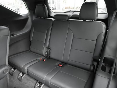 Used 2024 Chevrolet Traverse LT FWD image 45
