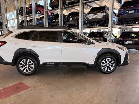 Certified 2025 Subaru Outback Premium AWD/4WD image 2