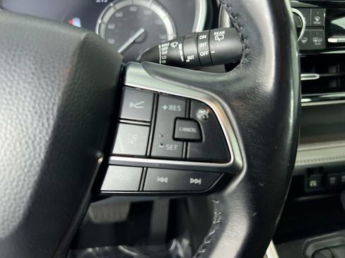 Used 2021 Toyota Highlander XLE FWD image 13