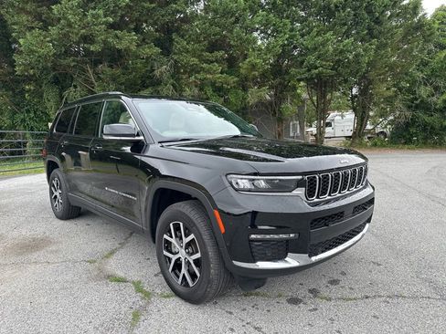Used 2025 Jeep Grand Cherokee L Limited w/ Luxury Tech Group II AWD/4WD image 3