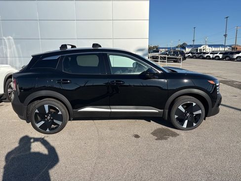 New 2025 Nissan Kicks SR FWD image 2