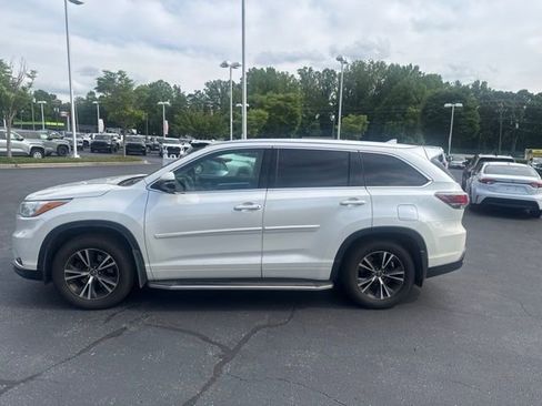 Used 2016 Toyota Highlander XLE w/ Protection Package #3 AWD/4WD image 2