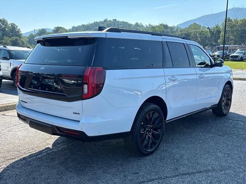Used 2025 Ford Expedition Max Platinum w/ Stealth Appearance Package AWD/4WD image 8