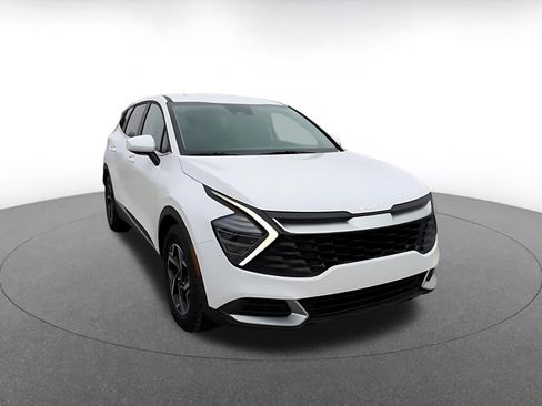 Used 2025 Kia Sportage LX FWD image 3