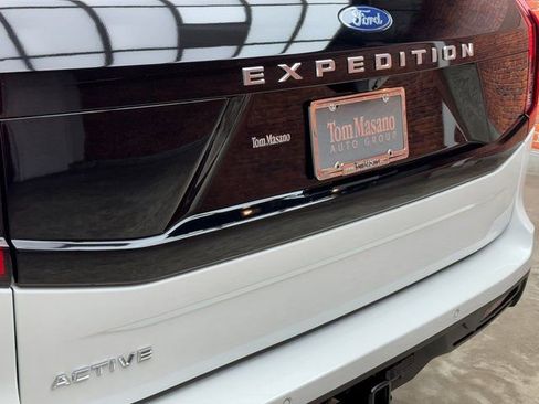 New 2025 Ford Expedition Active image 5