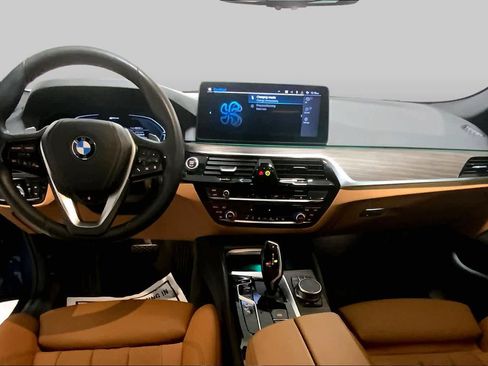 Used 2023 BMW 530e xDrive w/ Premium Package AWD/4WD image 15