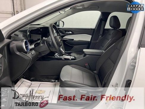 Used 2025 Chevrolet Trax LT w/ LT Convenience Package image 29