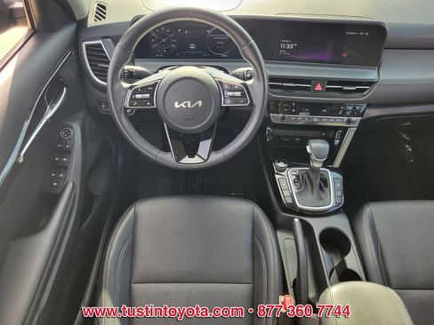 Used 2024 Kia Seltos EX image 12