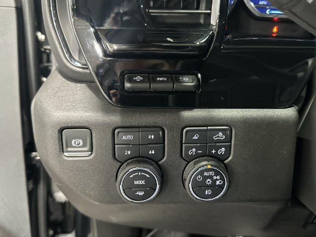 Used 2025 Chevrolet Silverado 2500 ZR2 w/ Technology Package AWD/4WD image 27