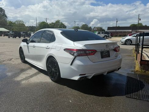 Used 2021 Toyota Camry XSE image 9