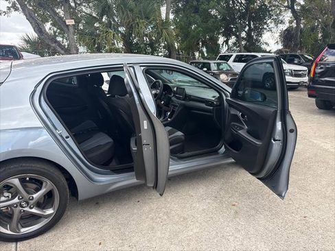 Used 2019 Hyundai Veloster 2.0 image 12
