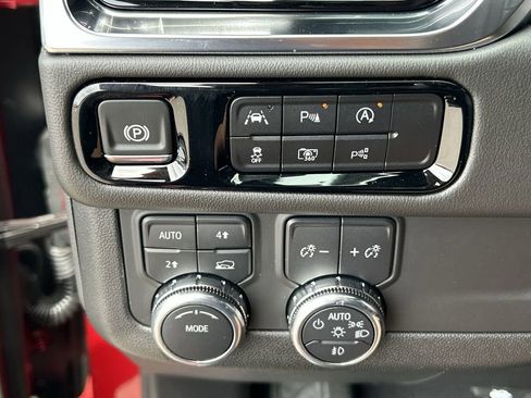 Used 2025 GMC Yukon Elevation AWD/4WD image 18