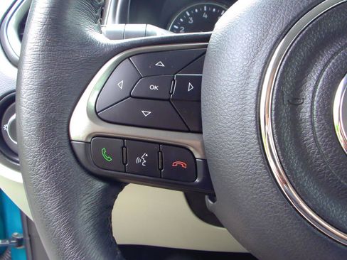 Used 2022 Jeep Renegade Latitude w/ Convenience Group AWD/4WD image 16