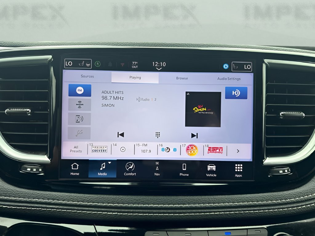 Used 2025 Chrysler Pacifica Limited FWD image 11