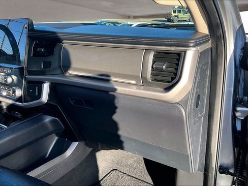 Used 2024 Ford Expedition Max XLT image 17